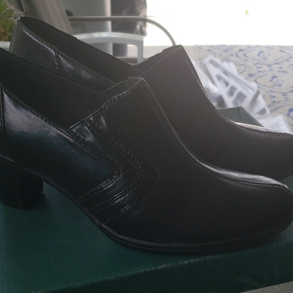 Clarks shoes  Chiffon Petal size 9. - Picture 4 of 4